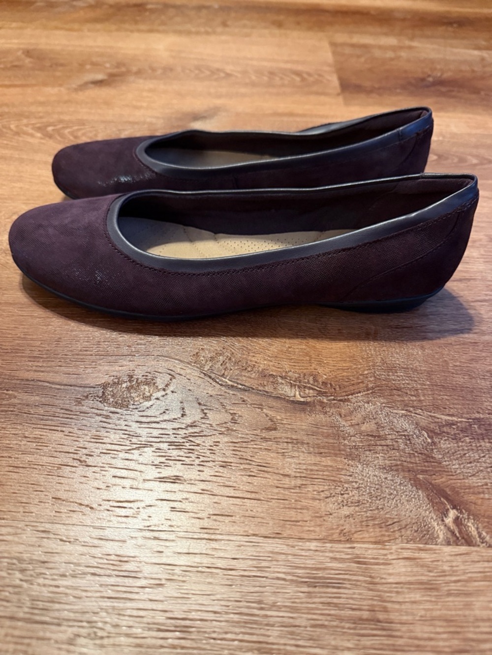 Clarks Women's Plum Suede Cushioned Flats - Picture 3 of 7
